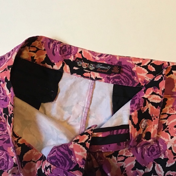 NWOT Flower Pattern Shorts - Picture 5 of 8